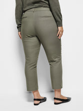Load image into Gallery viewer, The Refined Stretch Cotton Trouser
