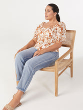 Load image into Gallery viewer, The Linen Puff Sleeve Print Top
