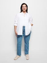 Load image into Gallery viewer, The High Rise Crop Girlfriend Jean
