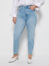 Load image into Gallery viewer, The High Rise Crop Girlfriend Jean
