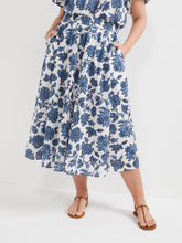 Load image into Gallery viewer, The Seam Detail Print Skirt
