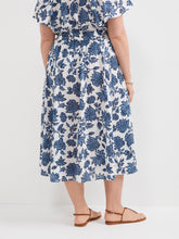 Load image into Gallery viewer, The Seam Detail Print Skirt

