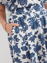 Load image into Gallery viewer, The Seam Detail Print Skirt
