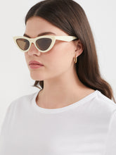 Load image into Gallery viewer, The Kiss Kiss Sunglasses
