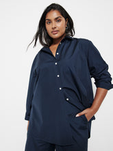 Load image into Gallery viewer, The Cotton Curved Hem Shirt
