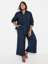 Load image into Gallery viewer, The Cotton Curved Hem Shirt
