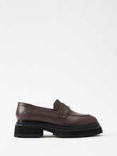 Load image into Gallery viewer, The Becca Leather Loafer
