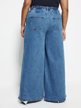 Load image into Gallery viewer, Elasticated Wide Leg Jean
