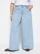 Load image into Gallery viewer, Elasticated Wide Leg Jean
