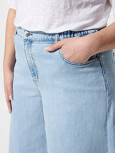 Load image into Gallery viewer, Elasticated Wide Leg Jean
