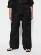 Load image into Gallery viewer, Pull On Pleat Front Pant
