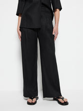 Load image into Gallery viewer, Pull On Pleat Front Pant
