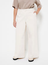 Load image into Gallery viewer, Side Pocket Jean
