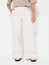 Load image into Gallery viewer, Side Pocket Jean

