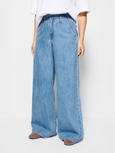 Load image into Gallery viewer, Side Pocket Jean
