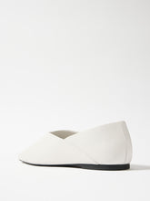 Load image into Gallery viewer, Sana Leather Flat
