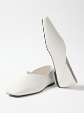 Load image into Gallery viewer, Sana Leather Flat
