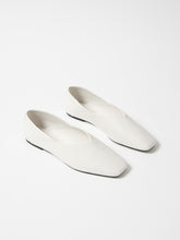Load image into Gallery viewer, Sana Leather Flat
