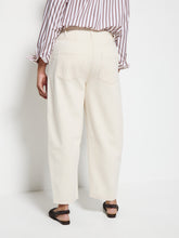 Load image into Gallery viewer, Barrel Denim Jean
