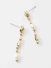 Load image into Gallery viewer, Gigi Pearl Earrings
