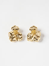 Load image into Gallery viewer, Sienna Floral Earrings
