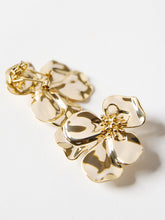 Load image into Gallery viewer, Sienna Floral Earrings
