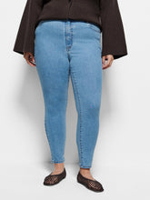 Load image into Gallery viewer, Skinny Leg Jean
