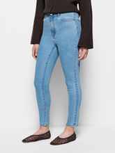 Load image into Gallery viewer, Skinny Leg Jean

