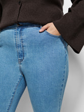 Load image into Gallery viewer, Skinny Leg Jean
