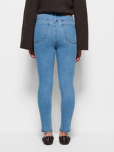 Load image into Gallery viewer, Skinny Leg Jean
