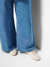 Load image into Gallery viewer, Charlie Suede Sneaker
