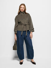 Load image into Gallery viewer, Kamilla Jacket
