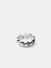 Load image into Gallery viewer, Audrey Twist Ring

