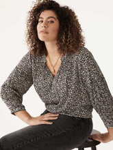 Load image into Gallery viewer, The Long Sleeve Pleat Detail Blouse
