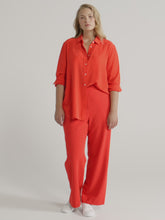 Load and play video in Gallery viewer, The Refined Silk Shirt
