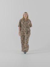 Load and play video in Gallery viewer, The Linen Print Shirt
