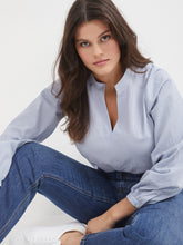 Load image into Gallery viewer, The Cotton Crinkle Vent Neck Top
