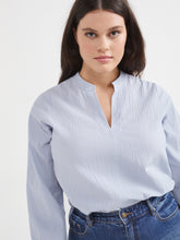 Load image into Gallery viewer, The Cotton Crinkle Vent Neck Top
