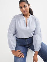 Load image into Gallery viewer, The Cotton Crinkle Vent Neck Top
