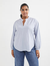 Load image into Gallery viewer, The Cotton Crinkle Vent Neck Top
