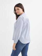 Load image into Gallery viewer, The Cotton Crinkle Vent Neck Top
