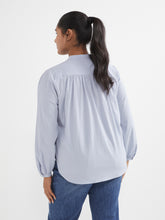 Load image into Gallery viewer, The Cotton Crinkle Vent Neck Top
