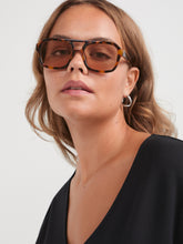 Load image into Gallery viewer, The Runway Sunglasses
