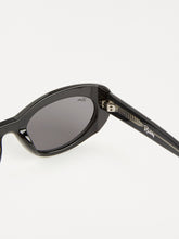 Load image into Gallery viewer, The Siren Sunglasses
